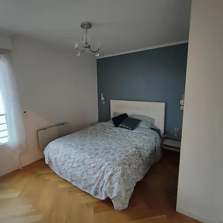 Big, Newly Renovated And Bright 3 Bedroom Flat In Center Of - 89m2 * Courbevoie