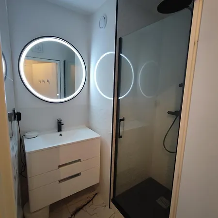 Apartment Big, Newly Renovated And Bright 3 Bedroom Flat In Center Of - 89m2 Courbevoie