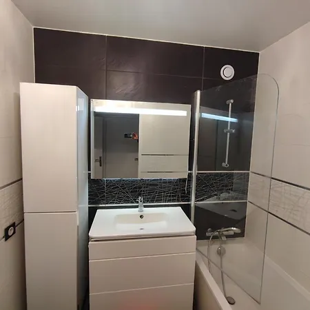 Big, Newly Renovated And Bright 3 Bedroom Flat In Center Of - 89m2